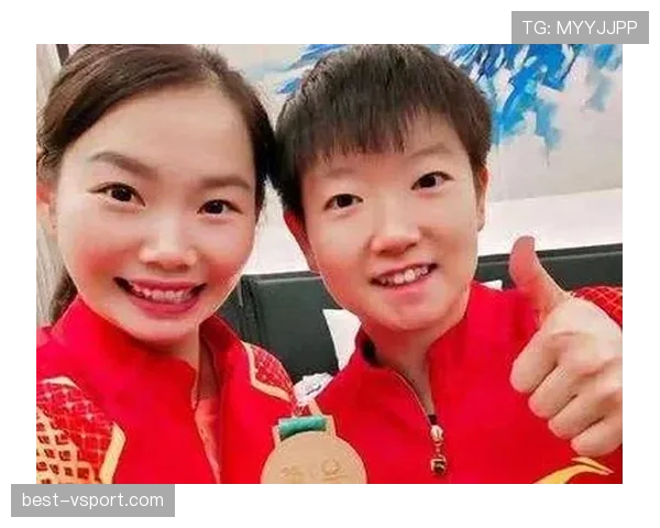 何卓佳的换装频率把我吓到了，感觉她衣柜里那几件比我房租还值钱